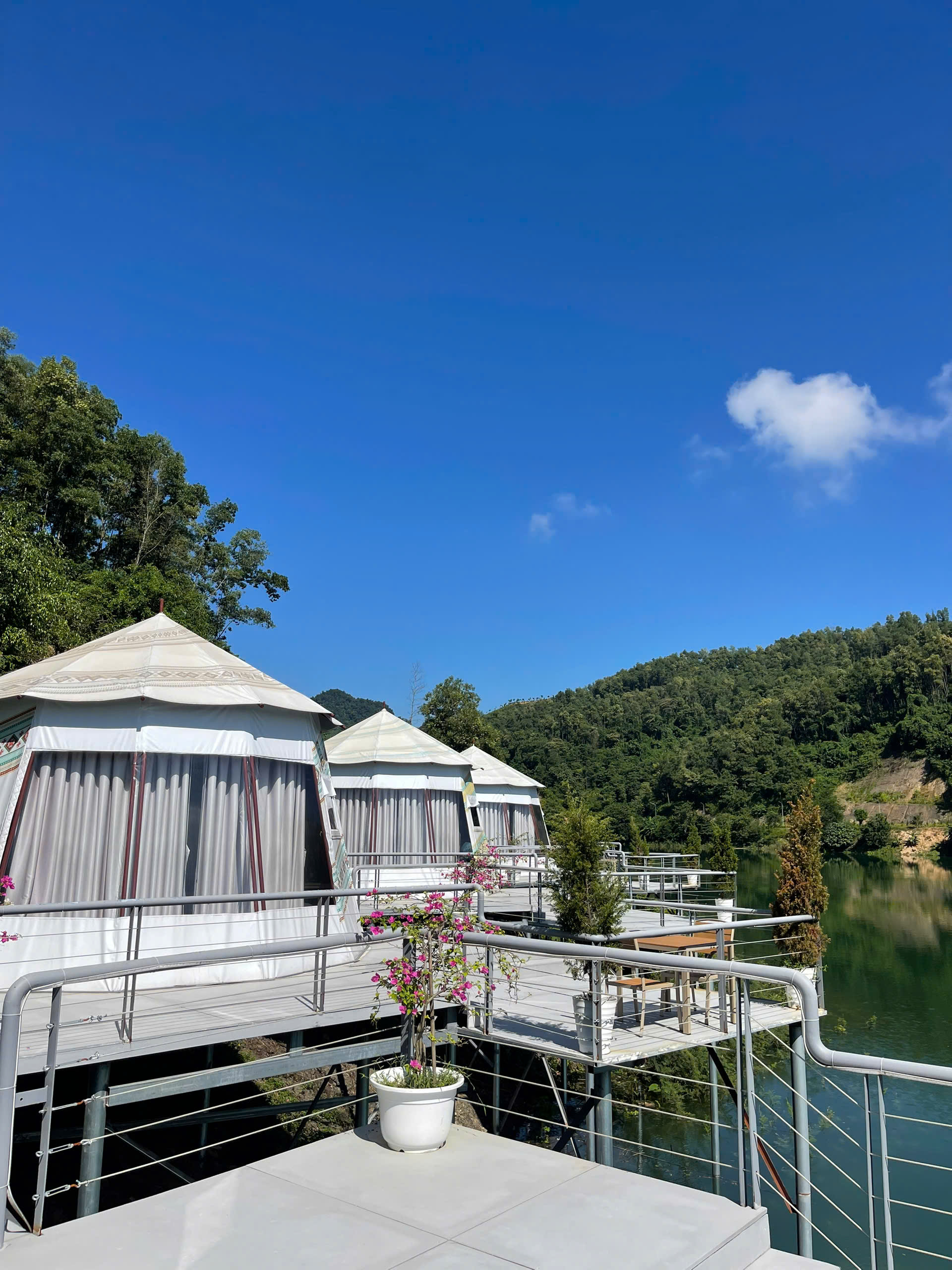 Camping Ven Hồ Double